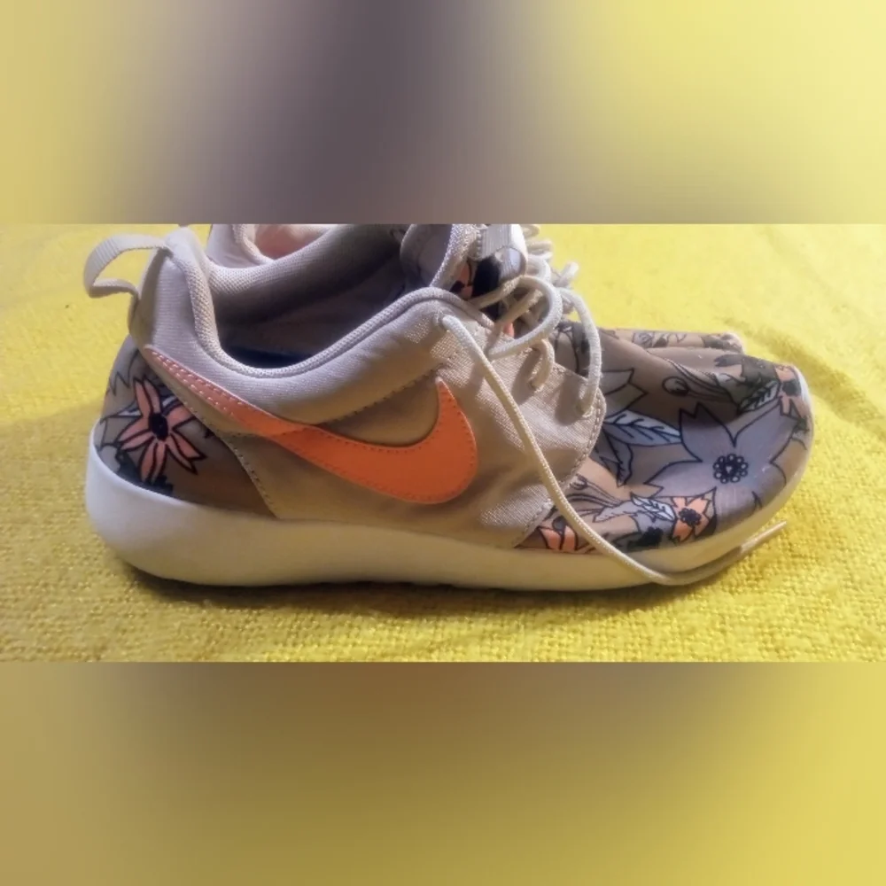 Nike Orange Floral Sneakers - Picture 1 of 5